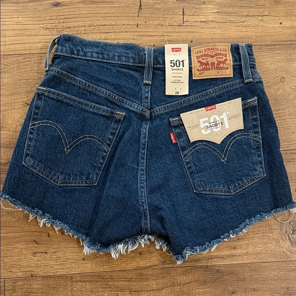 Levi's 501 Shorts - Picture 2 of 2